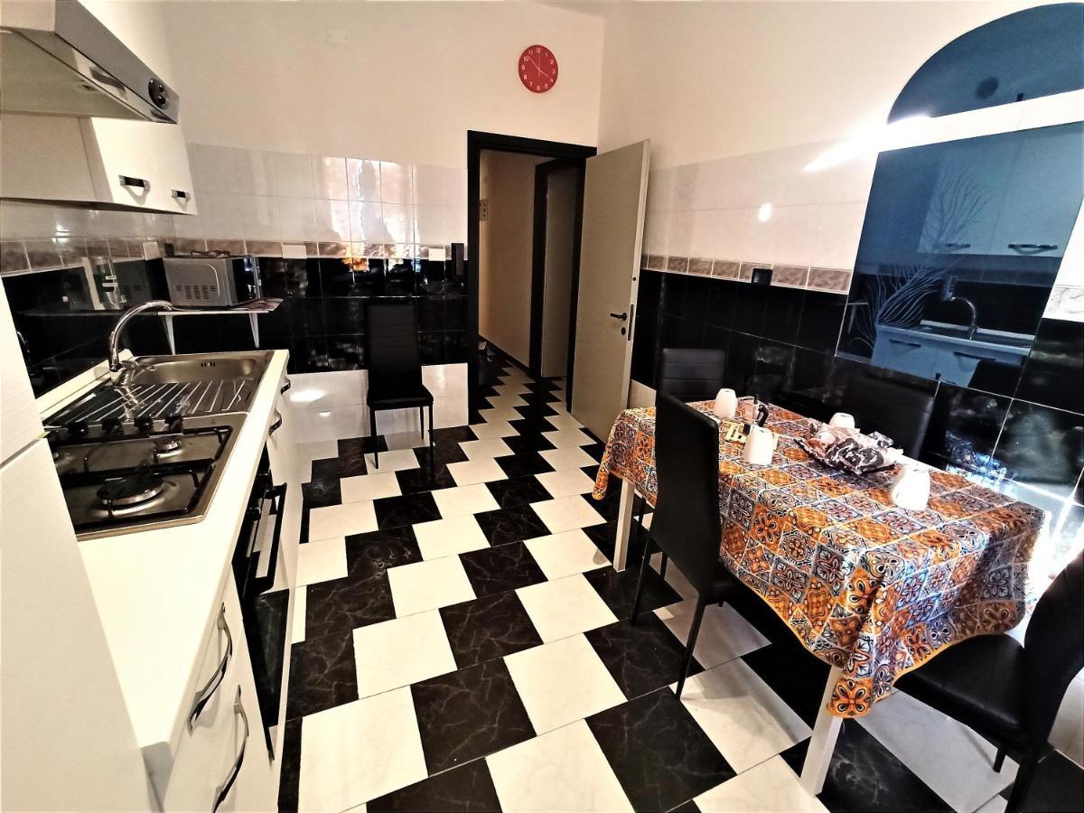 Casa Vacanza Laura Genoa Bagian luar foto