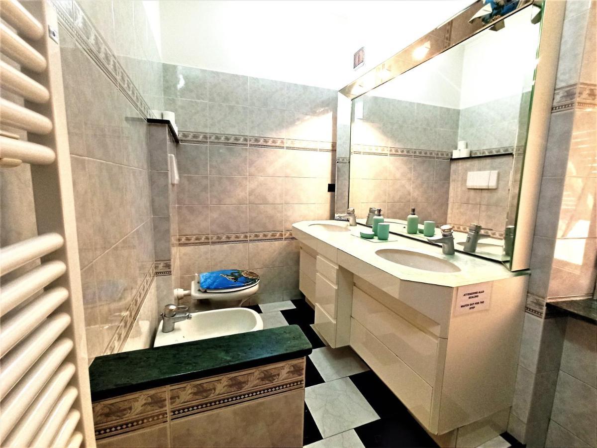 Casa Vacanza Laura Genoa Bagian luar foto