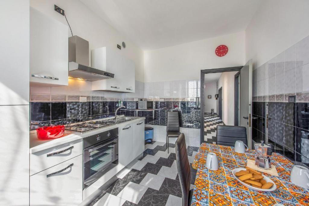 Casa Vacanza Laura Genoa Bagian luar foto